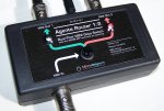 MIDI směrovač Agente Router 2:1 - se zapojenými konektory