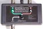 MIDI směrovač Agente Router 2:1 - aktivní výstup MIDI OUT 1 (zelená LED)
