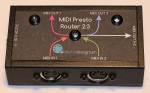 MIDI slučovač a směrovač - vrchní pohled na kontrolky a konektory MIDI IN